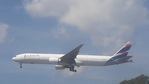 Boeing 777-300ER PT-MUD on final approach coming from Guarulhos to Manaus