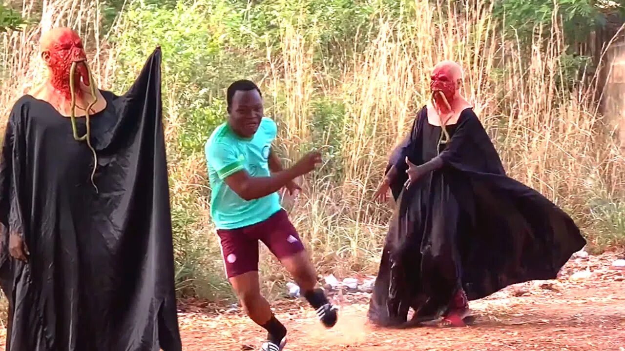 😂😂Caught Them Off Gaurd Scream Like Crazy Funniest Reactions!!!!.Bushman Prank....Scare Cam Prank!!😂