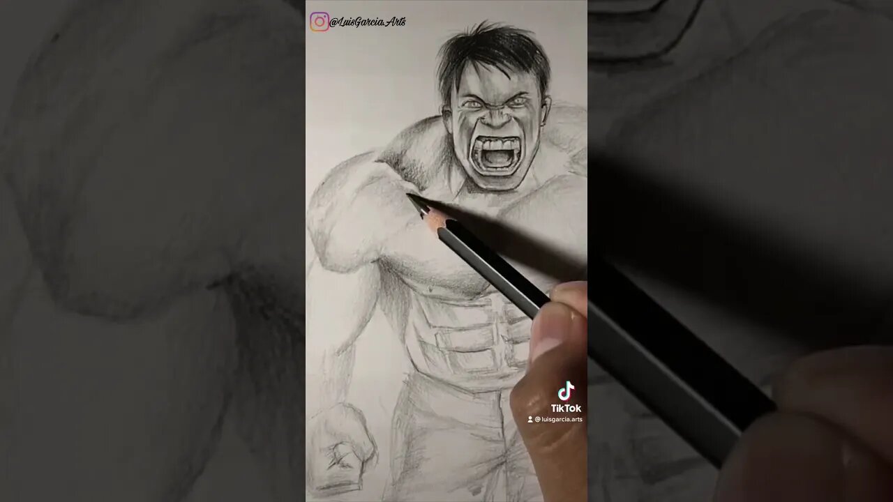 DIBUJANDO A HULK