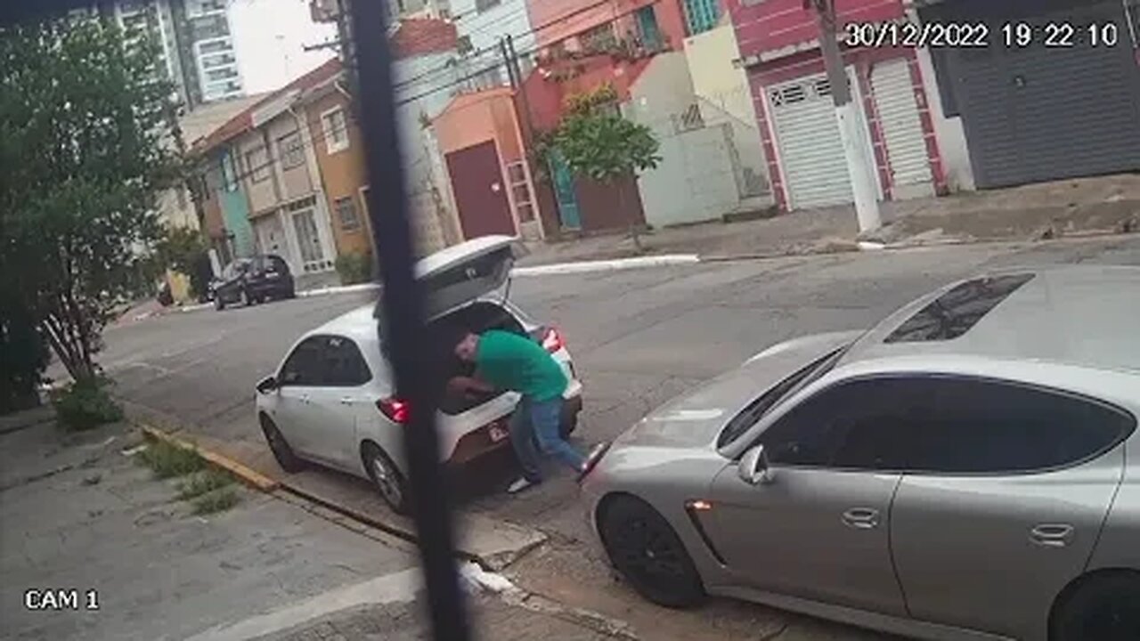 Se você e dono de carro de luxo cuidado, olha o que estão fazendo!