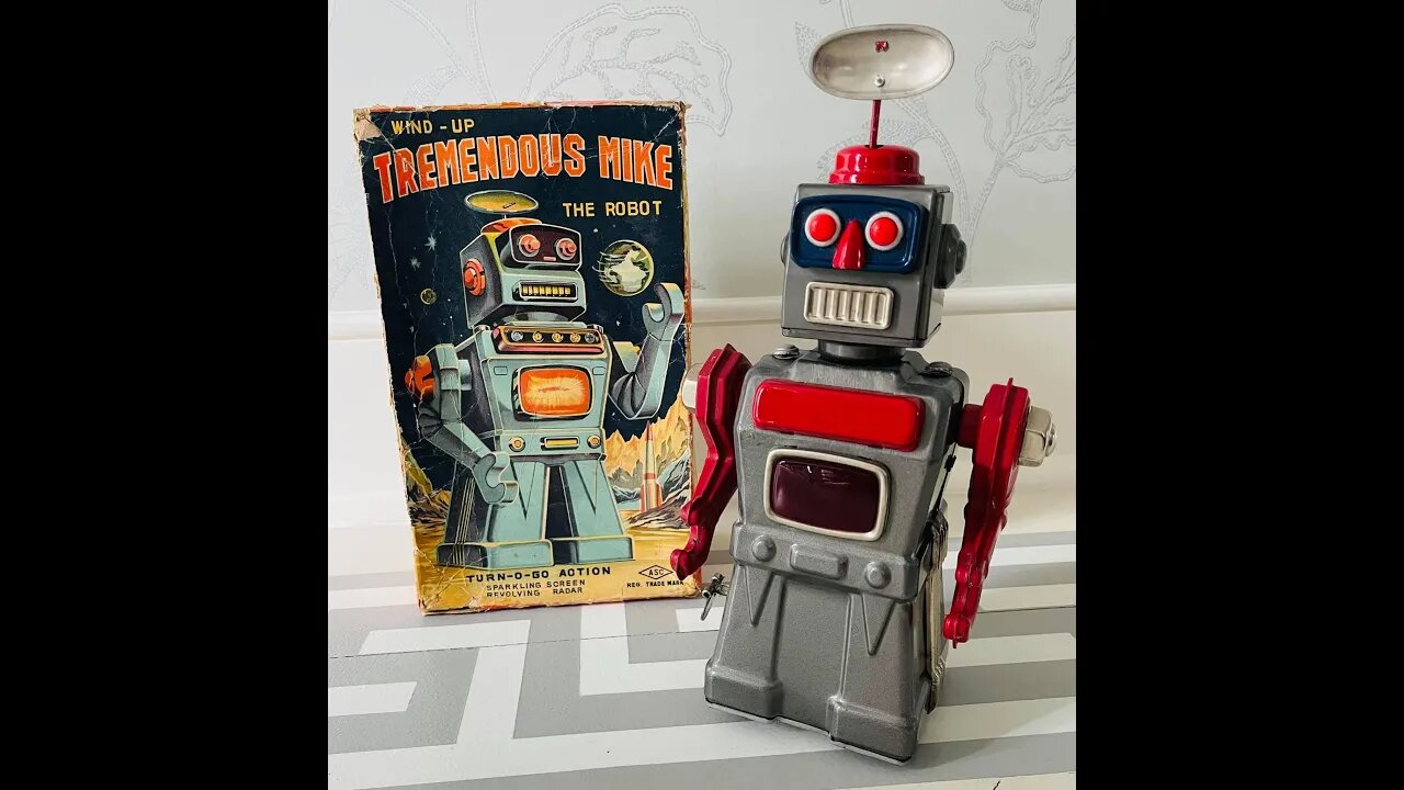 Wow 🤯 Tremendous Mike in original box One of the most awesome Robot boxes ever !