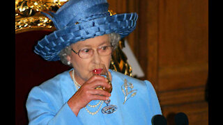 Queen Elizabeth’s royal shoe hack revealed!