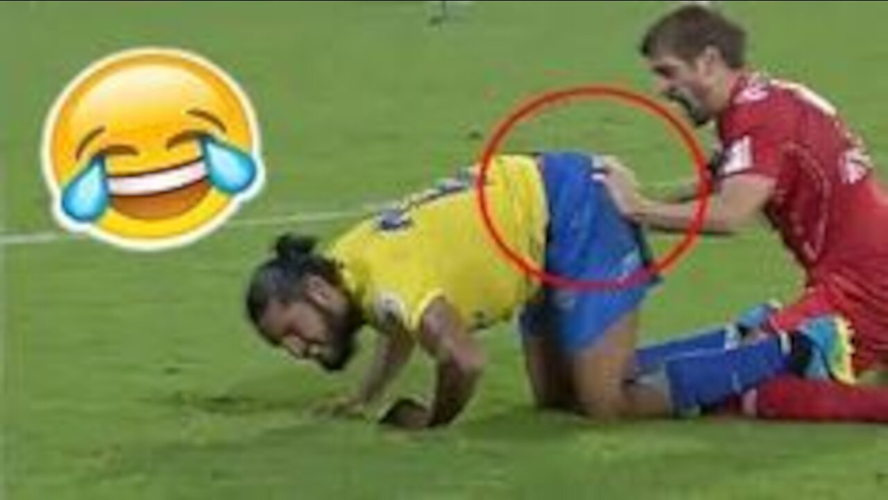 Funny football moments try to make laugh