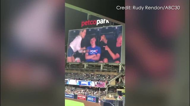 Dancing duo embarrass teen at Padres game