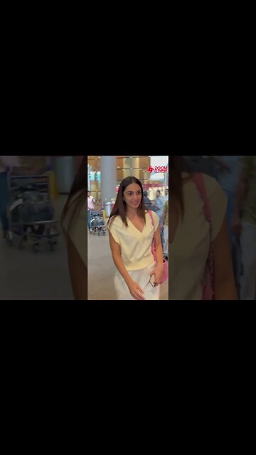 Kiara Advani Spotted at Mumbai Airport 😍🔥📸✈️ #shorts