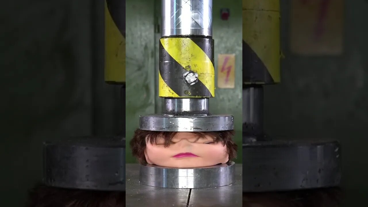 A fake head vs hydraulic press, who will win! 😂