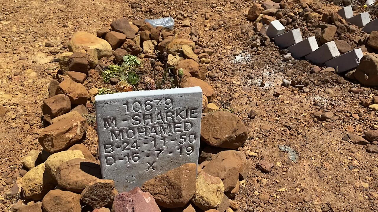 SOUTH AFRICA - Cape Town - Mowbray Muslim Cemetery desecration (Video) (bhg)