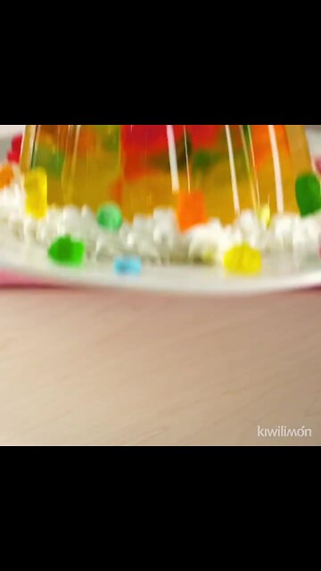 Carbonated Soft Drink Gelatin with Gummy Bears
