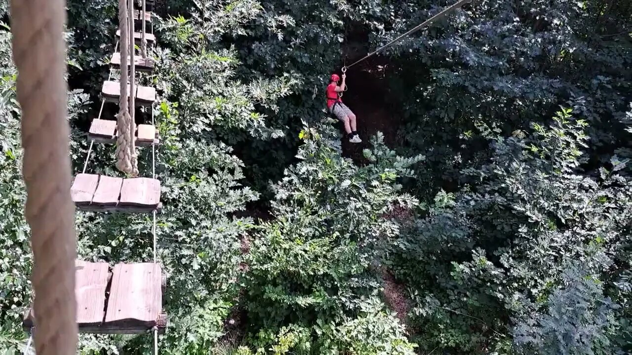 Klimbos Jon en Marco. Obstakelbaan Obstacle course Climbing forest(4)