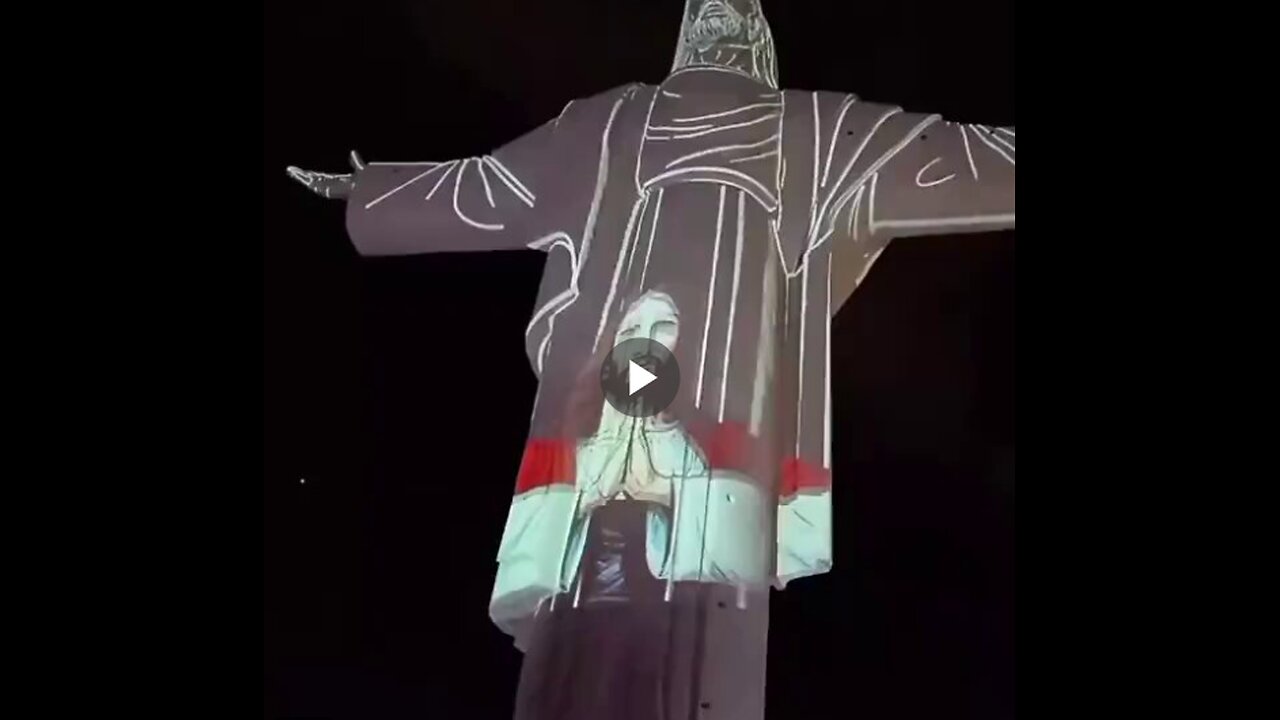 Christ of Concord in Cochabamba Combination between sculpture and digital projection.