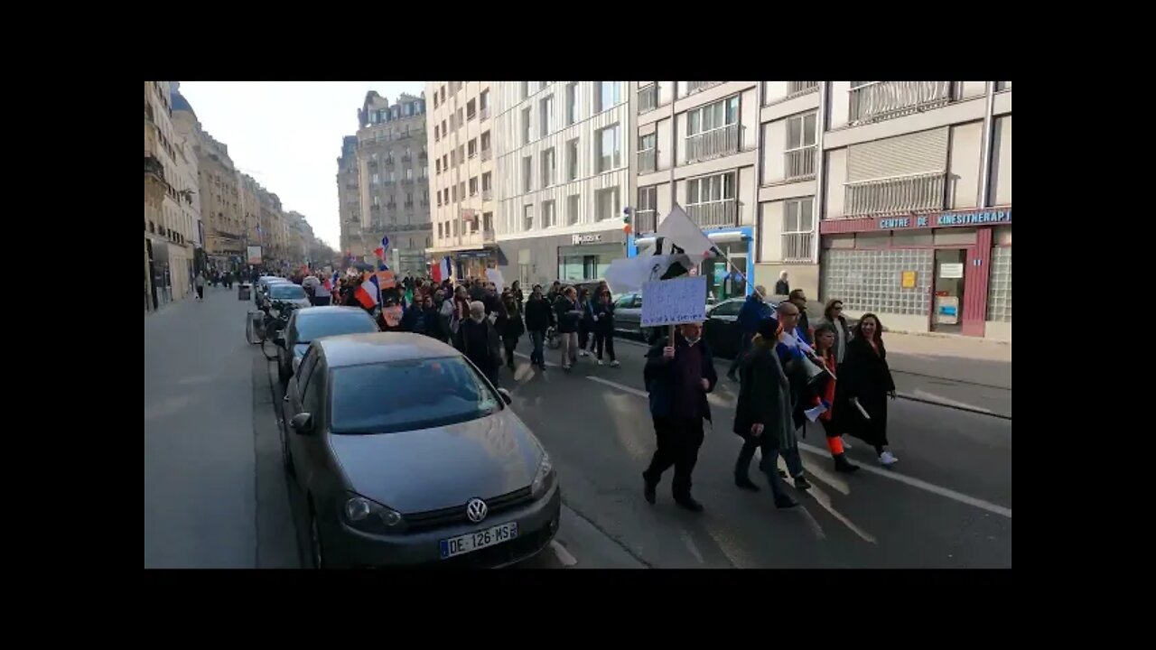 Manifestation contre le pass vaccinal place de Barcelone à Paris le 19/03/2022 - Vidéo 8