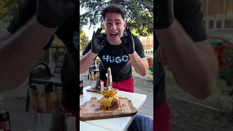 LIVREZ BURGERUL OGURITAMICA #oguritamica #mancaciosul #romania #mancaciosu #food