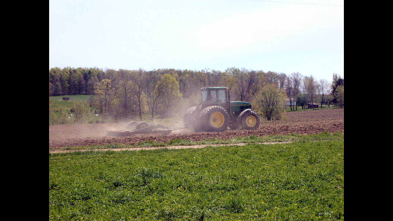 FREEDOM CONVOY: CANADIAN FARMERS BREAK THROUGH POLICE BLOCKADE!