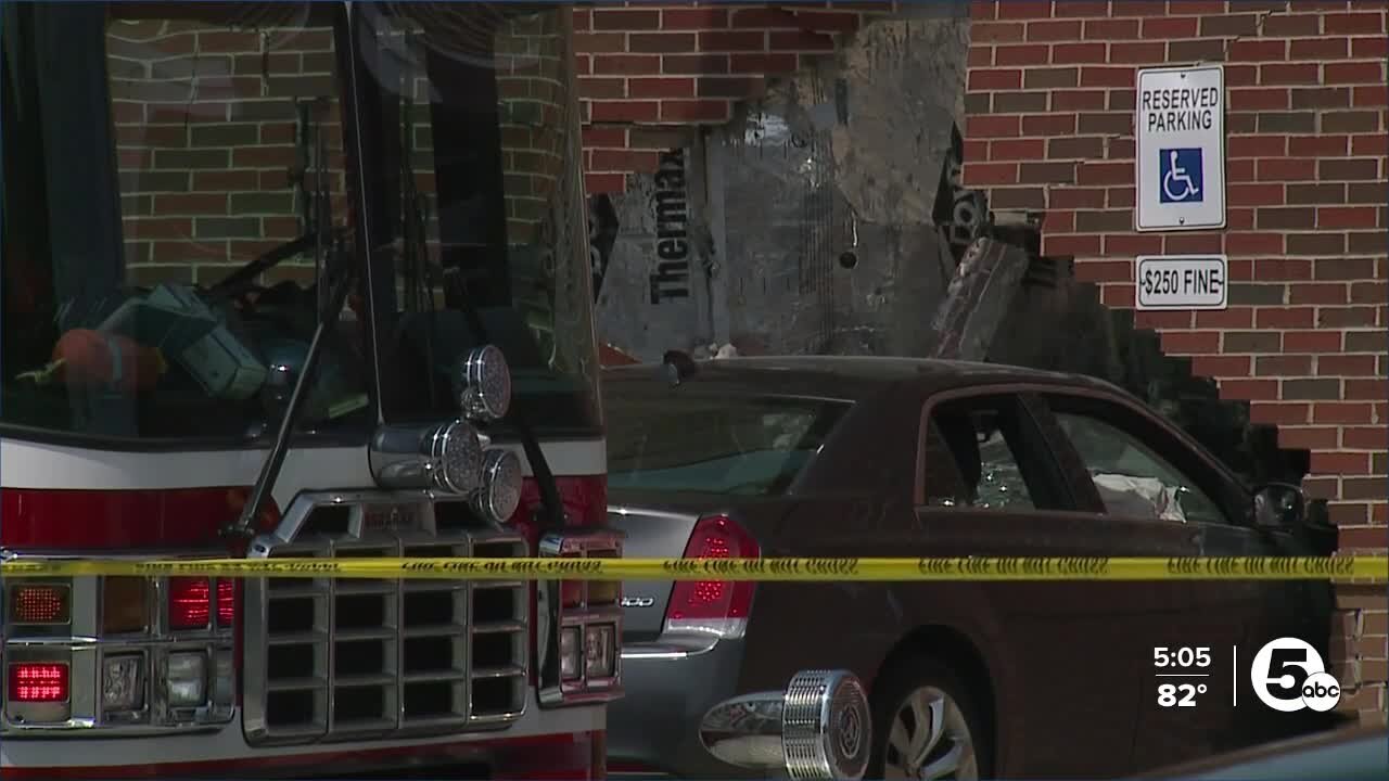 Car crashes into Lakewood Aldi; store closes for repairs