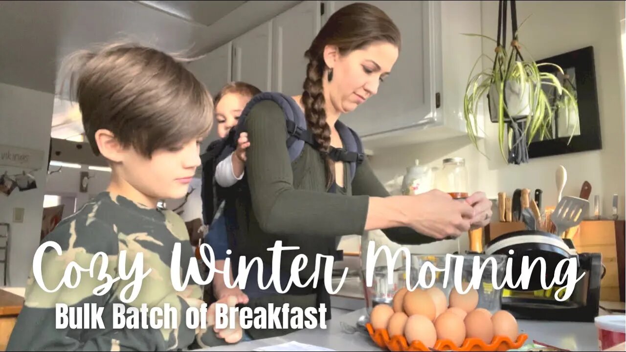 Cozy Winter Morning Routine | Homeschooling Mom Preparing Breakfast