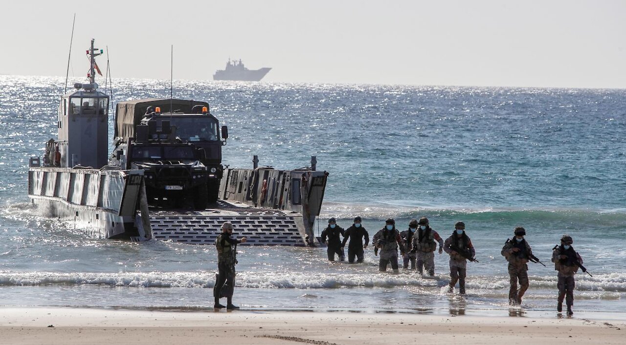 Más de 3.000 militares prueban las capacidades navales en aguas de Cádiz