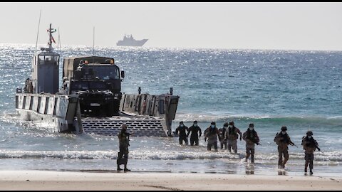 Más de 3.000 militares prueban las capacidades navales en aguas de Cádiz