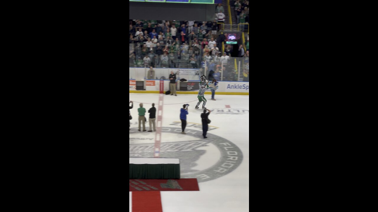 Raise Up The Kelly Cup Everblades!