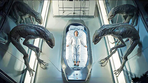 Crew Wakes Up To Find They Are Trapped on an Abandoned Spaceship with an Alien