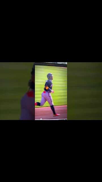 Ronald Acuna Jr and Matt Olson put the Braves up 2-0 to lead off the game with back to back homeruns