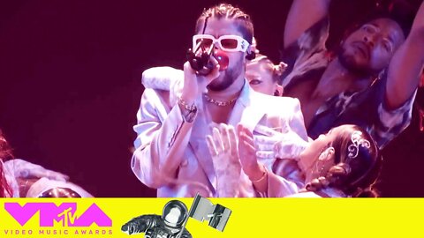 Bad Bunny Performs "Titi Me Pregunto" | 2022 VMAs