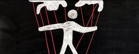 INGEGNERIA SOCIALE il mondo è sotto ipnosi di Ema Krusi