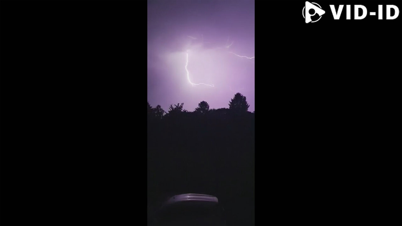 Huge Thunderstorm Happened Outside My House || VID-ID