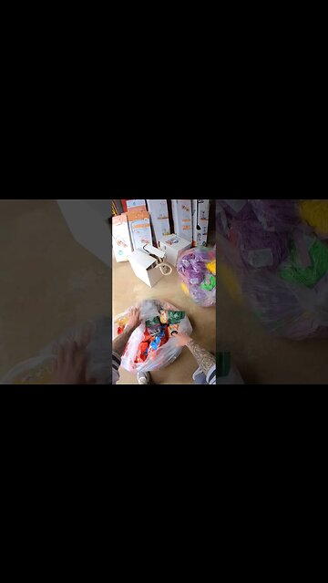 All this food from one dumpster ??? #dumpsterdiving #free #food #sad #help #wow