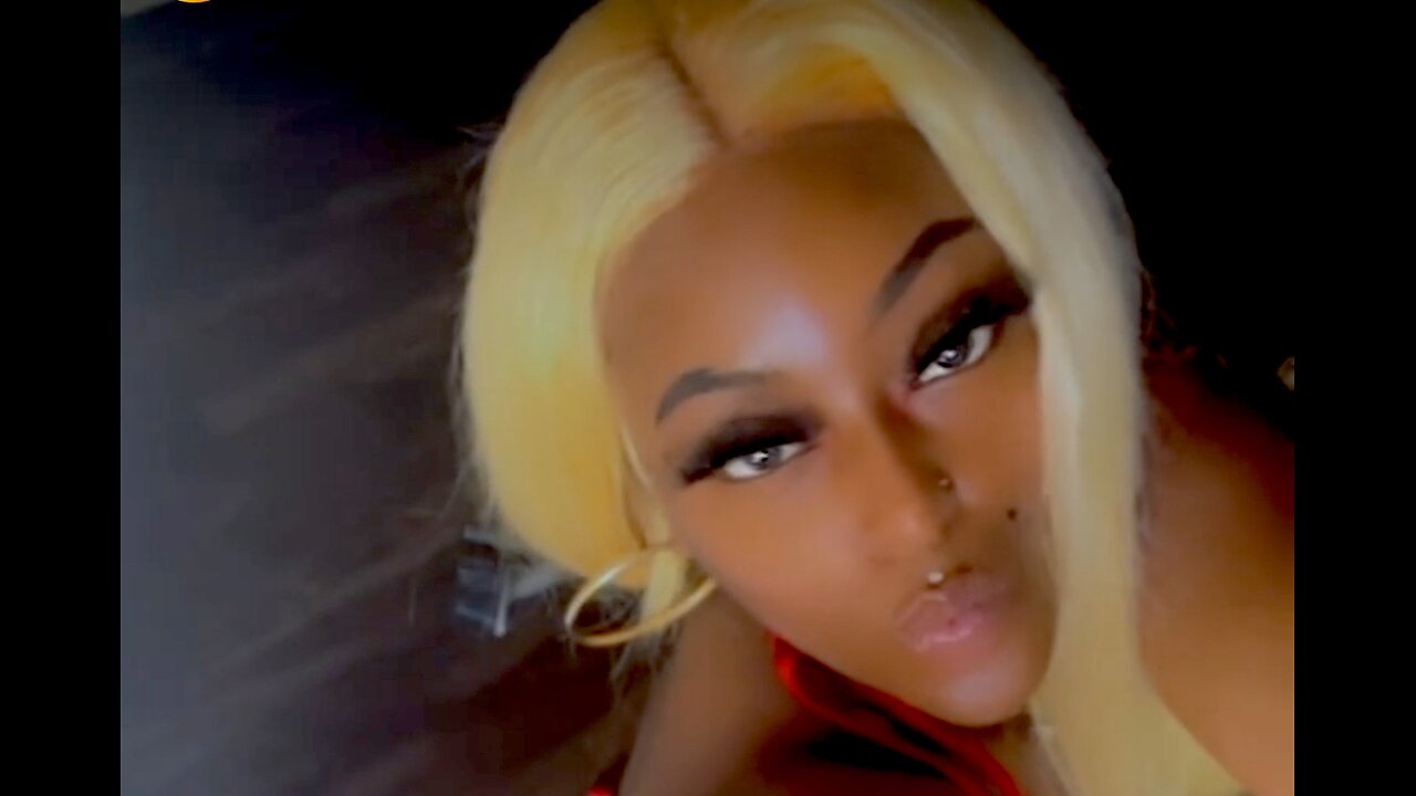 DIAMOND MAD SHE CANT GO OUT AN SUCK DICK CAUSE SHE GOT 6 TEETH PULLED SAYS MR TREATING HER LIKE SHIT