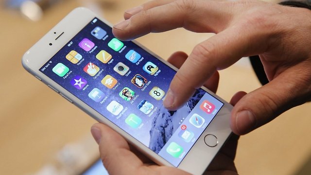 Apple Tells Lawmakers iPhones Aren't Eavesdropping On Users