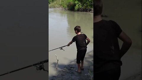 Первая рыбалка пацанов