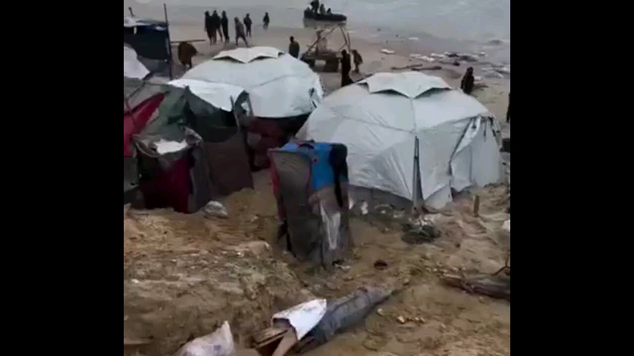 Israel forced Palestinians into da sea leaving them w/ nowhere 2 goin flooded tents while being bomb