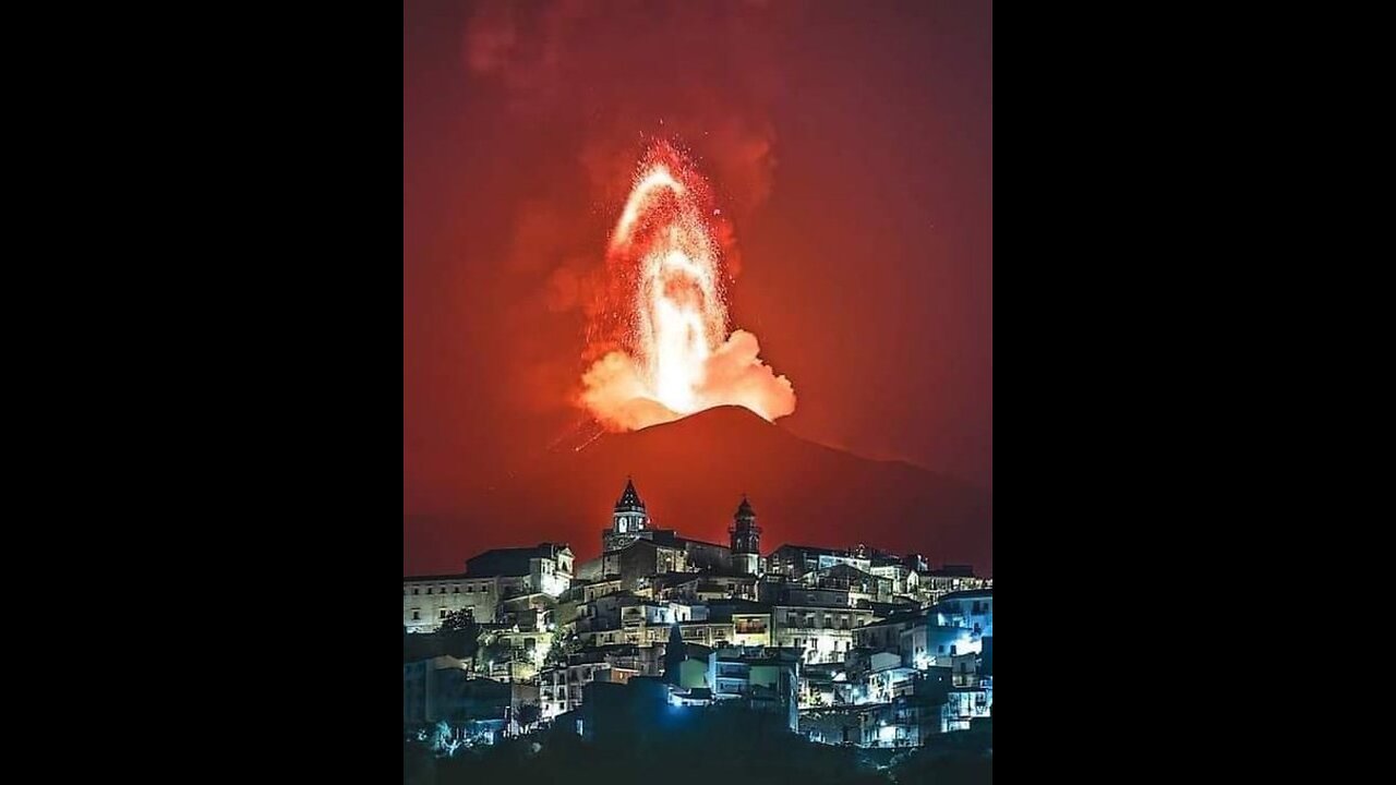 BREAKING 🚨 Massive explosions at the Etna volcano, Sicily.