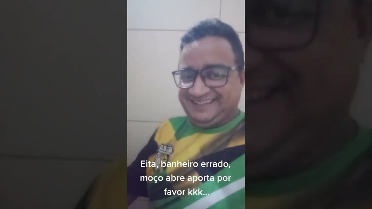 VOZ DE MULHER NO BANHEIRO MASCULINO #pegadinha #meme #zoeira #rir #meme #comedia