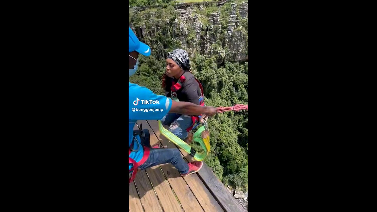 Girl enjoys Bungee jump after freaking out