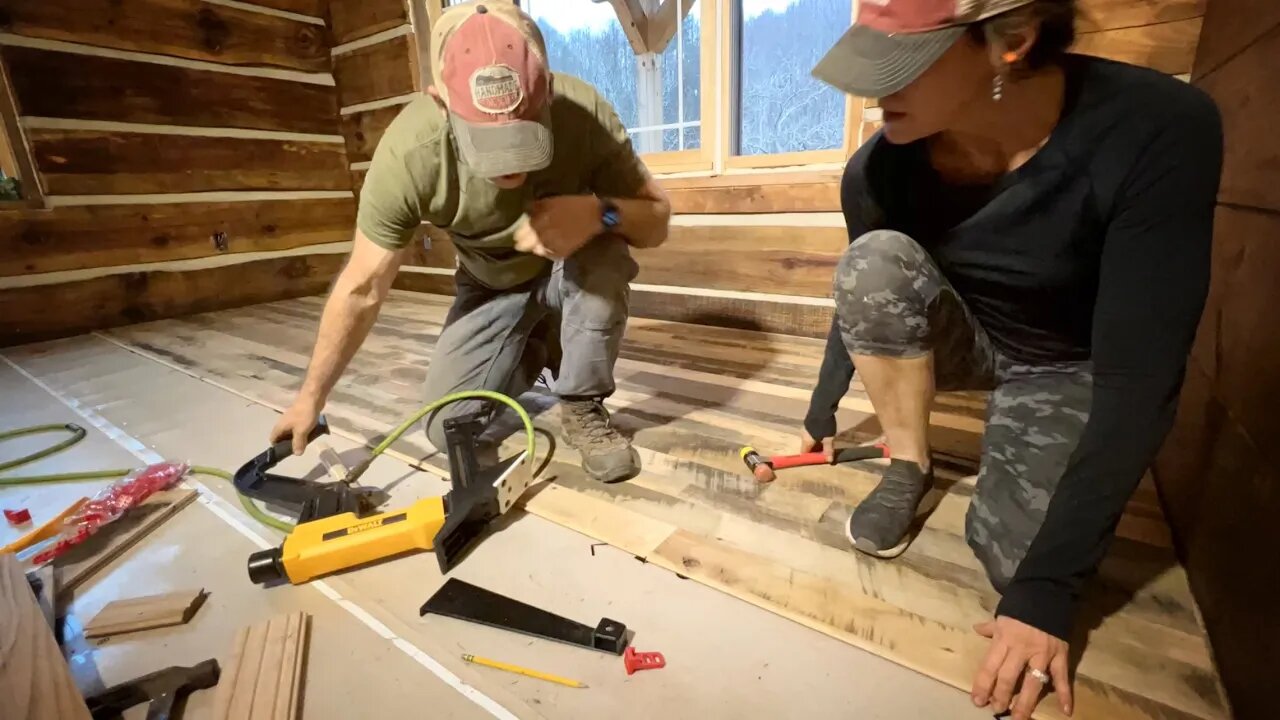 Family installs RECLAIMED HARDWOOD floors in their log home (#103)