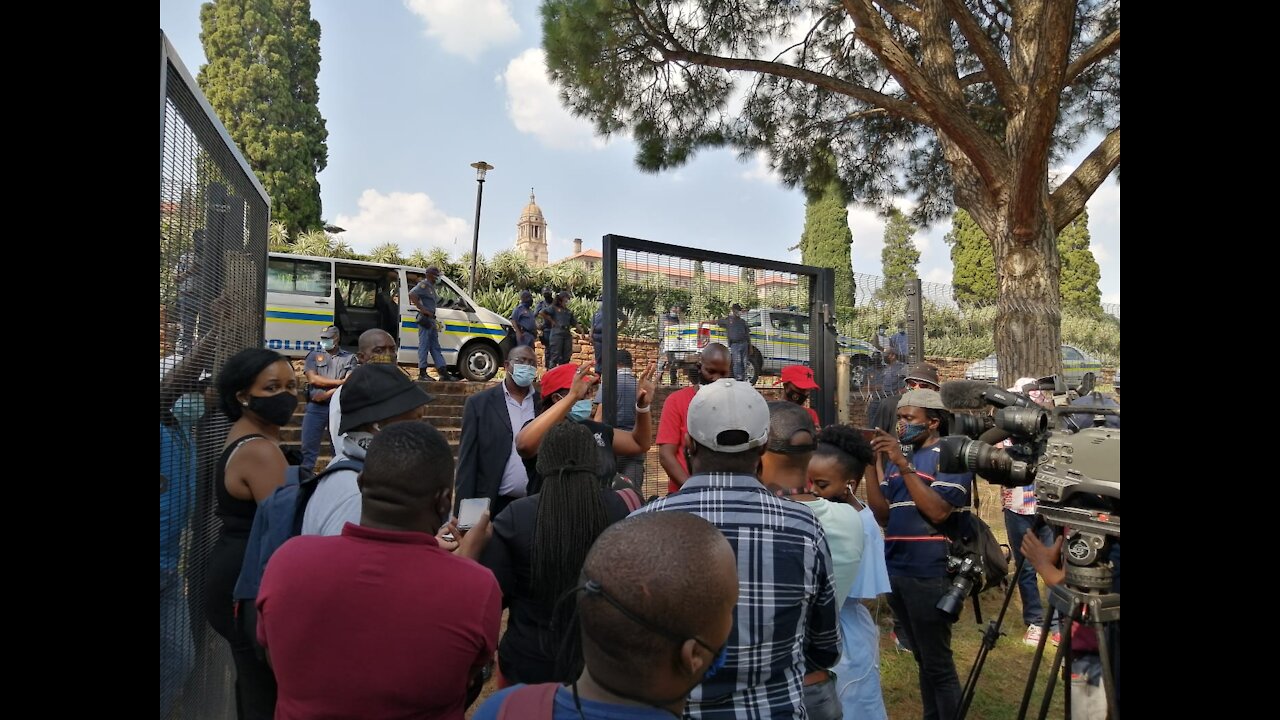 Ntombi Khumalo from Communications Workers Union address SABC staff