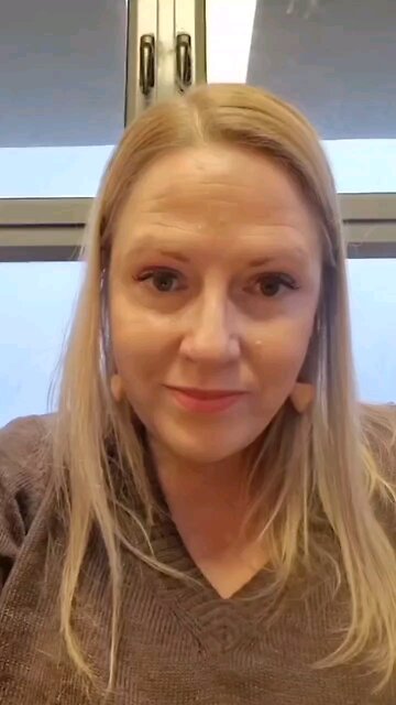 A South African woman apologizes for her Government's poor behavior. Thank you 🇮🇱