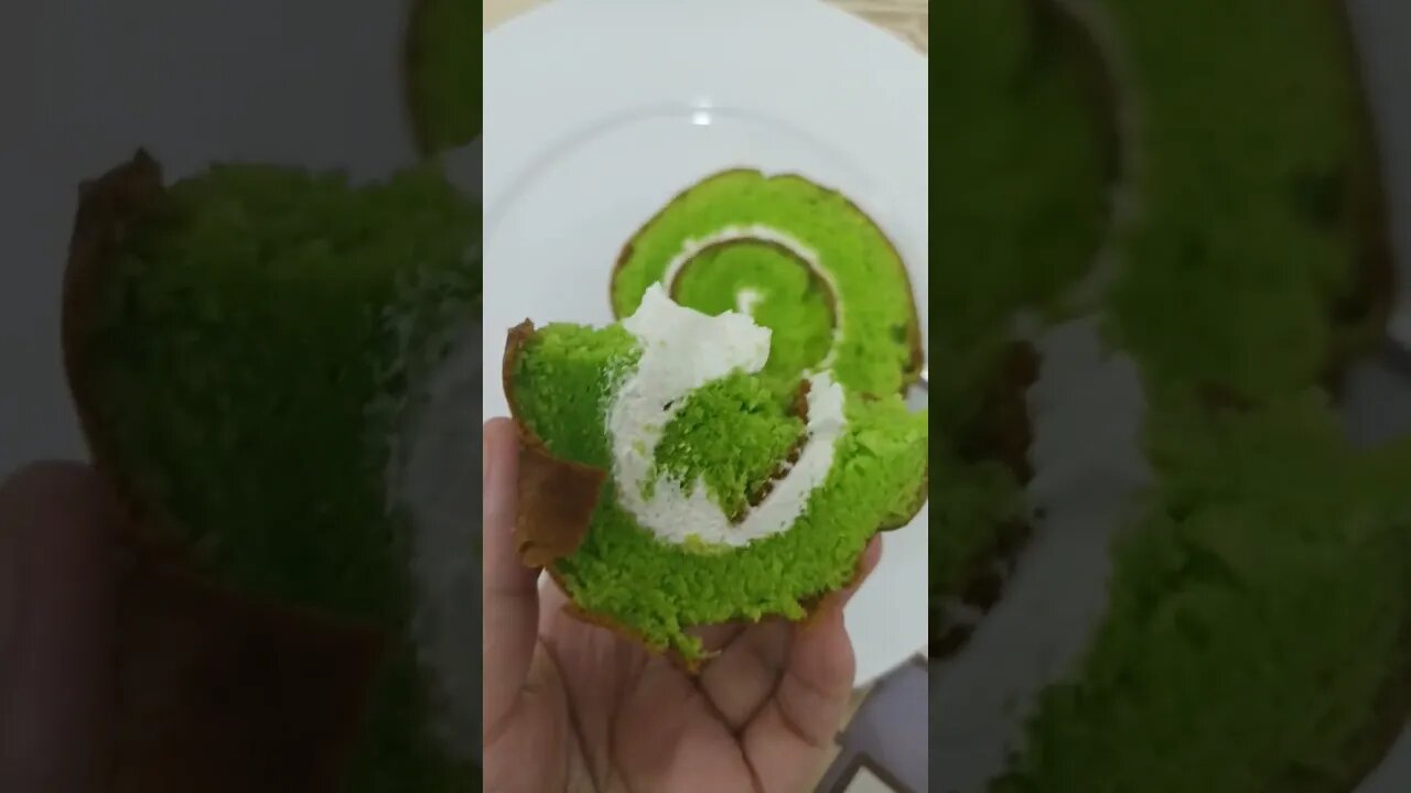 bolu gulung pandan