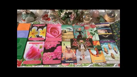 Taurus ♉️ “Spirit is Applauding You! 👏🏽Major Success!” April Tarot, Aura, Love & Flower Reading. ✨