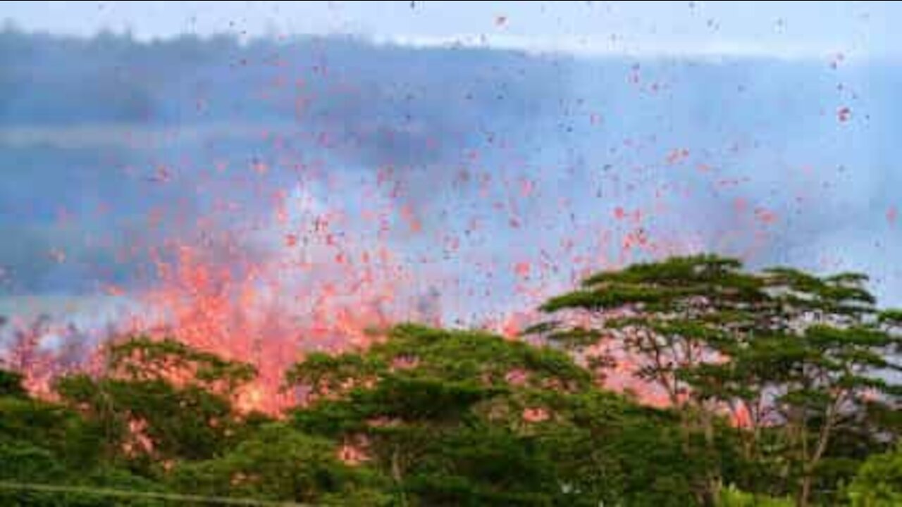 Impressionante: lava fuoriesce da una fessura alle Hawaii