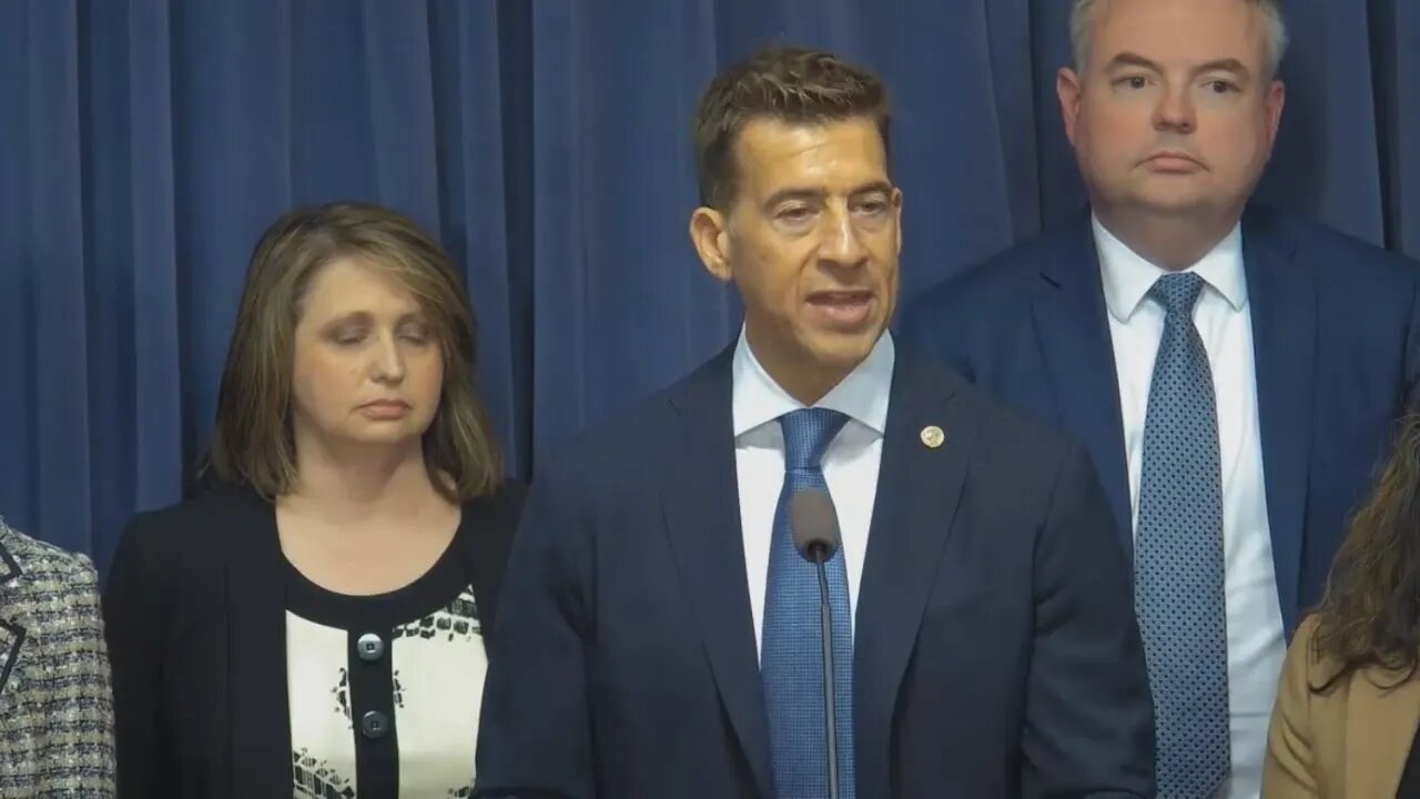 Illinois approves bill to limit tax dollars to local libraries that don't follow national guidelines