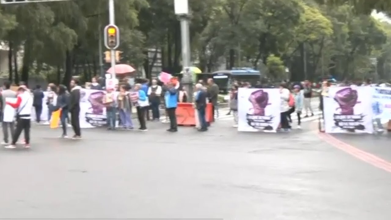 Vecinos de la Cuauhtémoc cierran Paseo de la Reforma tras anulación de elecciones