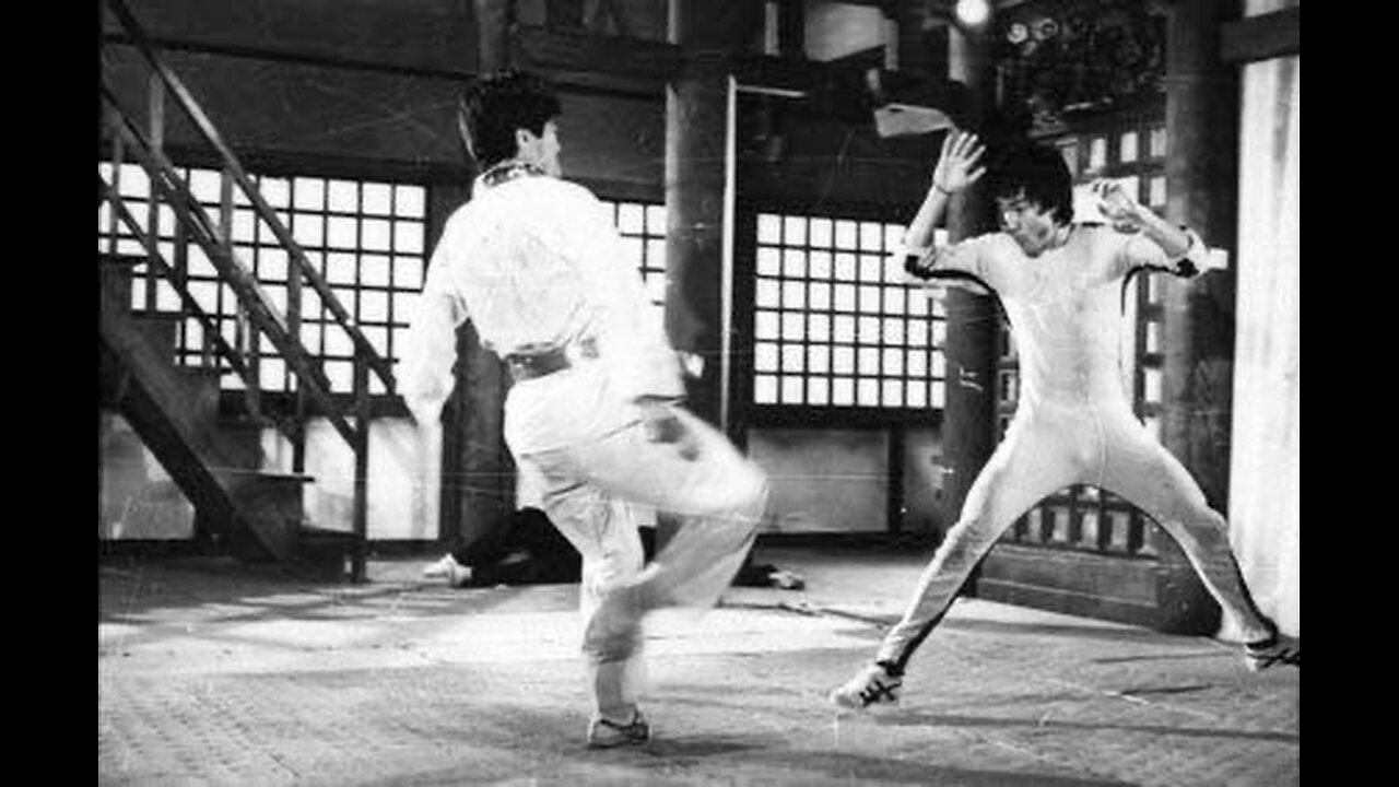 Cross kick Studio Films Bruce Lee Game Of Death