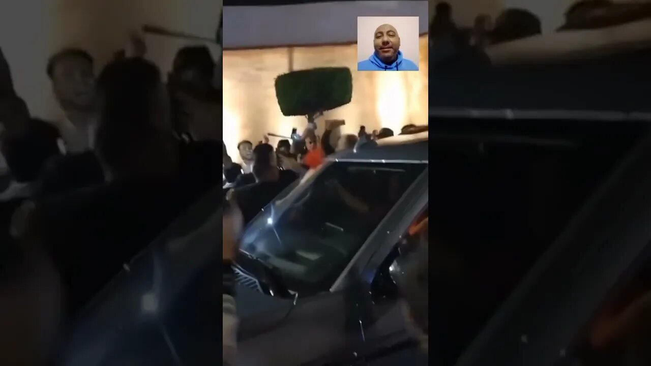 الملك محمد السادس بالتوني المغربي في شوارع الرباط ويلوح للمغاربة بالعلم المغربي ♥️