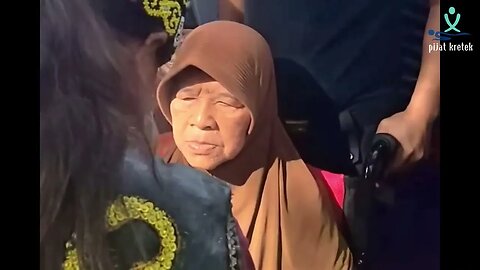 Pengobatan Ibu Ida Dayak | Nenek ini stroke ditangani Ibu Ida, jalan perlahan