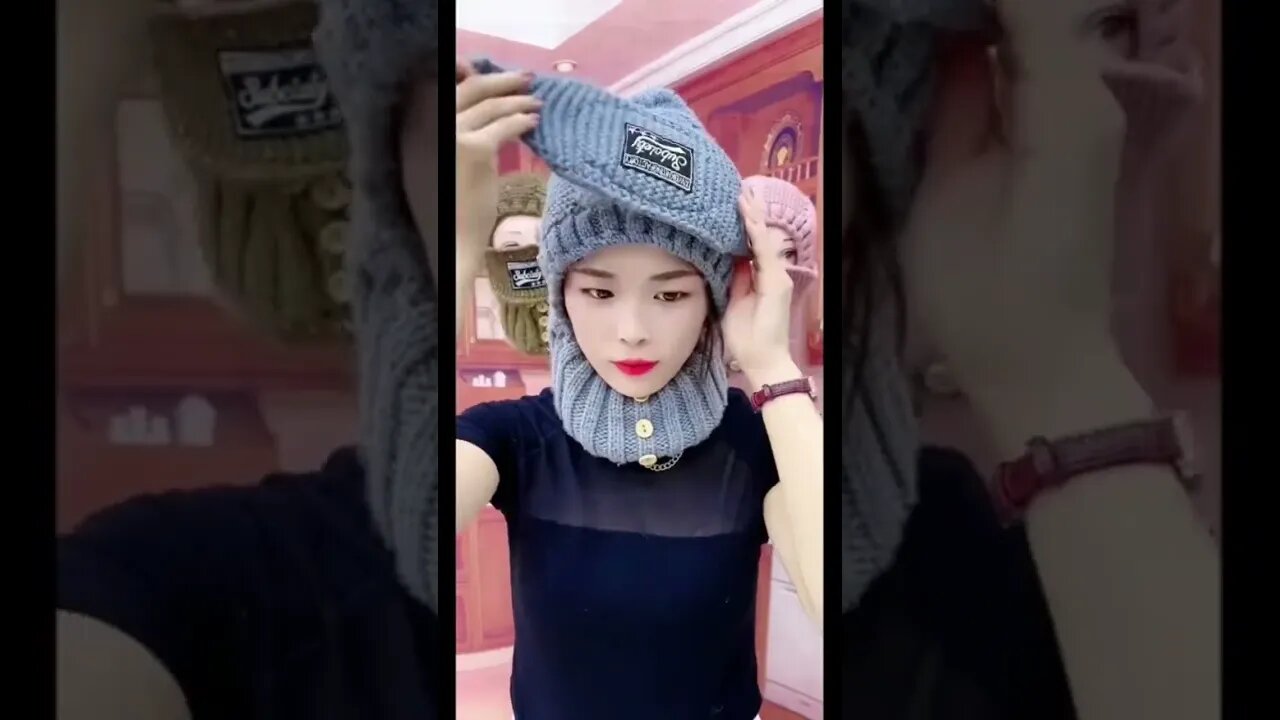 Chinese Girl With Pretty Face Models A Winter Mask