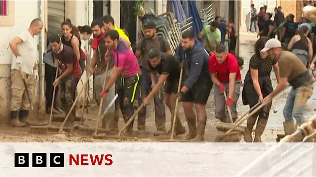 Thousands of volunteers help with clean up in flood-hit Valencia | BBC News