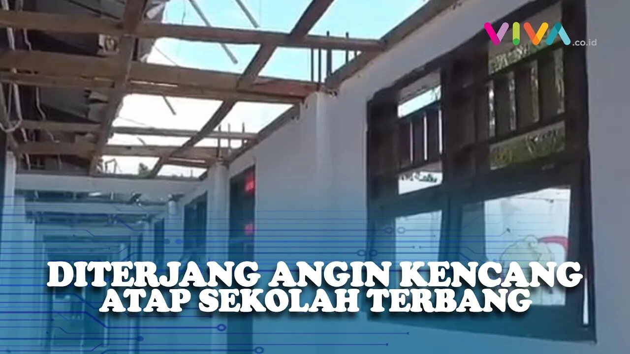 MENCEKAM! Detik-detik Sekolah di Makassar Terbawa Angin