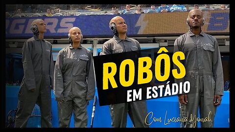 Robôs Aparecem em Estádio para Assistir Jogo